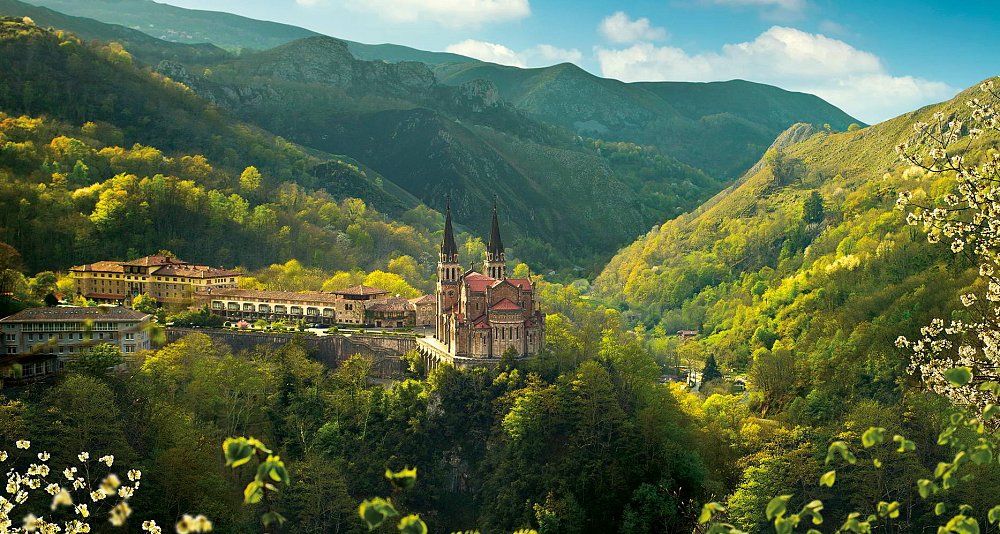Circuit at your own pace on Asturias and North of Galicia