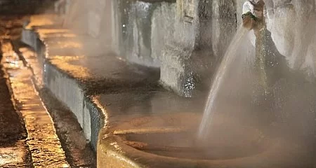 Detail of the Outariz thermal waters in Ourense._346