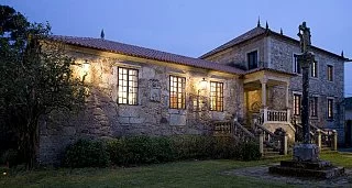 Escapada Enológica y Pazos de Galicia. La ruta de la Camelia