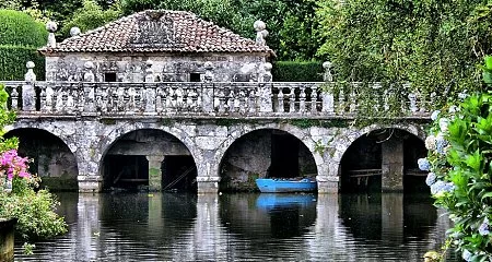 Galician manor house with a bridge and greenery in the Rías Baixas_47 Galician manor house with a bridge and greenery in the Rías Baixas_47