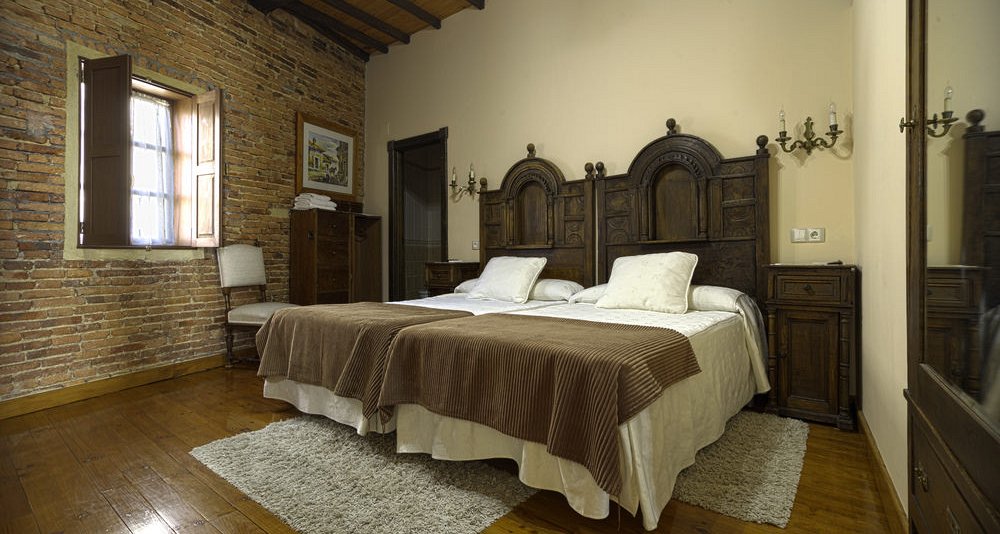 Gastro - Oenological getaway at manor houses of Galicia
