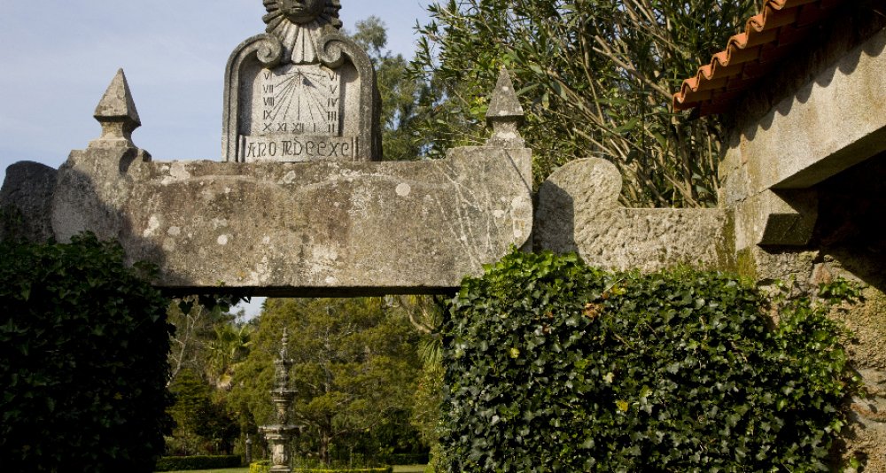 Oenological Gateway & Pazos de Galicia. The Camellia Route