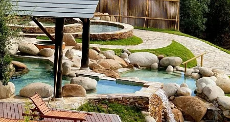 Outariz thermal baths surrounded by nature in Ourense._350