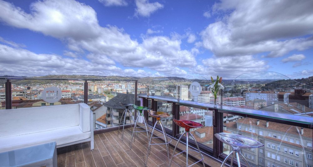 Private Circuit through the Interior of Galicia: Charming Pazos and Accommodations