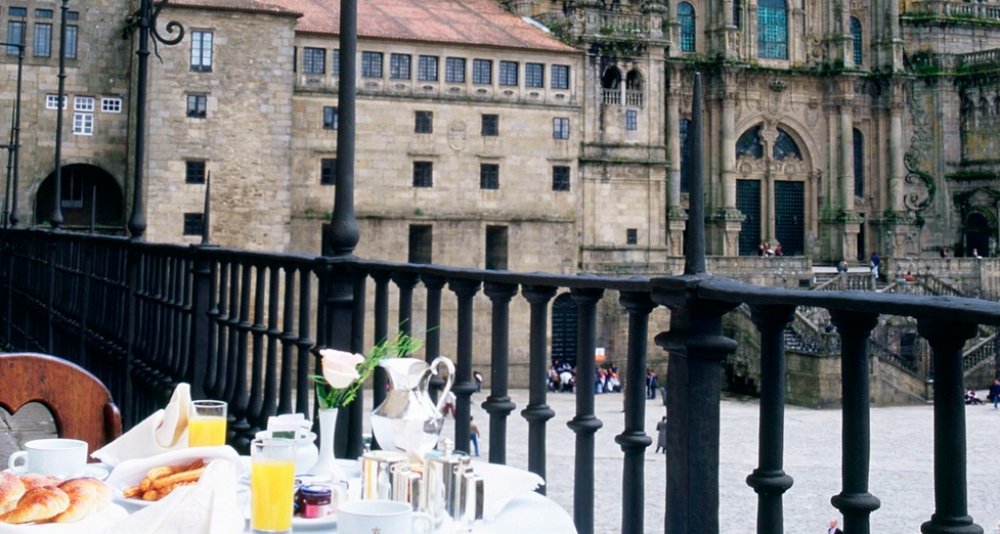 Private Circuit through the Interior of Galicia: Charming Pazos and Accommodations