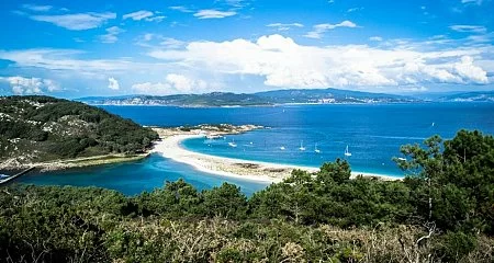 Rodas Beach on the Cíes Islands with turquoise waters and white sand_359 Rodas Beach on the Cíes Islands with turquoise waters and white sand_359