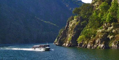 Ruta en catamarán por el Cañón del Sil