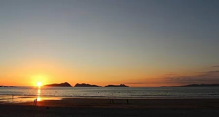 Sunset over the Cíes Islands as seen from the beach_12 Sunset over the Cíes Islands as seen from the beach_12