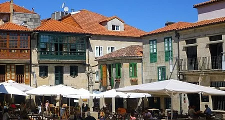 Terrazas y arquitectura en la Plaza de la Leña, Pontevedra._343