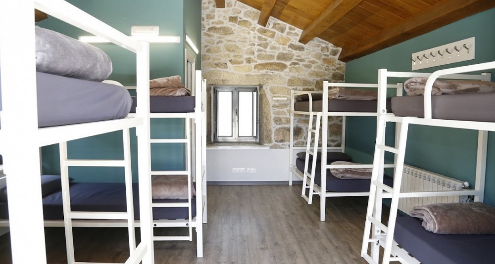 Últimos 100 Km del Camino de Santiago Frances a pié en Albergue.